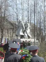 Памятник погибшим землякам