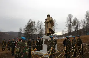 Памятник героям Великой Отечественной войны в пос. Горячегорск г. Шарыпово, фотография 2