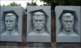 Мемориальная доска в Святогорске, фотография 3