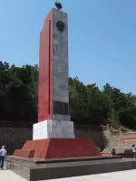 Мемориал советских воинов, погибших в августе 1945 года в боях за освобождение города Жэхэ (Чэндэ), фотография 4