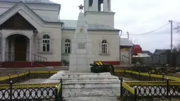Братская могила воинов Советской армии и партизан