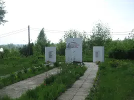 Памятник павшим учителям и ученикам около бывшей средней школы в посёлке Никологоры Вязниковского района Владимирской области, фотография 2