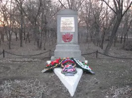 Памятник юным героям Калача, павшим от рук фашистских палачей в 1942 году, Ване Цыганкову, Мише Шестернину, Егору Покровскому, Павлу Кошелеву, фотография 2