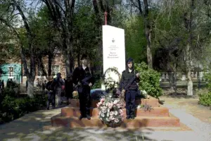 Памятник А. М. Звереву