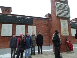 Памятная стела работникам второй Ленинградской Государственной электростанции, погибшим во время блокады Ленинграда