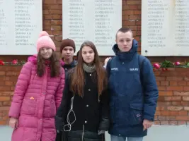 Памятная стела работникам второй Ленинградской Государственной электростанции, погибшим во время блокады Ленинграда, фотография 2