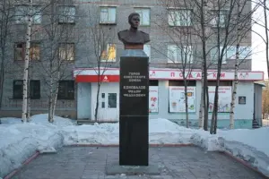 Памятник Герою Советского Союза Федору Коновалову