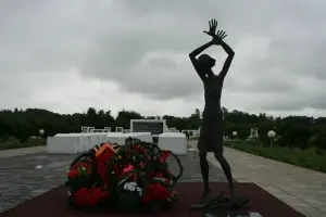 Памятник на месте концлагеря для детей "Красный берег"