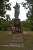 Памятник "17 героям-бронебойщикам"