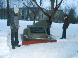 Памятный камень о погибших во время Великой Отечественной войны жителях деревни Пахомьево в парке Победы г.Киров, Кировская обл, фотография 3