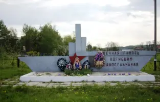 Памятник погибшим односельчанам, фотография 2