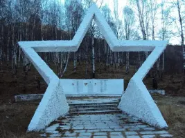 МЕМОРИАЛ «ЗВЁЗДОЧКА», УСТАНОВЛЕННЫЙ В ПАМЯТЬ О ВОИНАХ, СКОНЧАВШИХСЯ ОТ РАН И БОЛЕЗНЕЙ