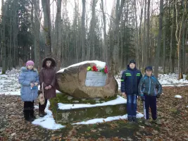 Мемориал "Дубовая роща" в г.Кинешма в память о воинах 212 Кинешемского стрелкового полка, фотография 2