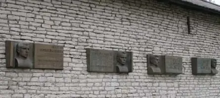 Памятные доски-барельефы Героям Советского Союза