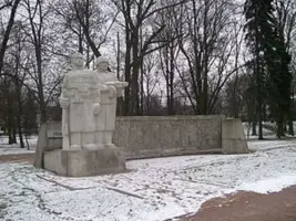Памятник «Уничтожившим гитлеризм»