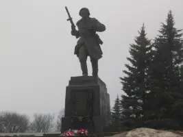 Памятник Герою Советского Союза рядовому Александру Матросову
