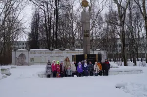 Мемориал "Героям фронта и тыла" с вечным огнём в Зелёном парке г.Павлово Нижегородской области, фотография 2