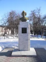 Бюст капитану медицинской службы М.Ф.Мусоровой, погибшей в концлагере Ортельсбурга