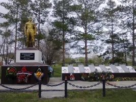 Памятник «Воинам-землякам павшим в годы Великой Отечественной войны 1941-1945 гг.»