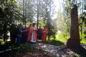 Памятник медицинским работникам Мытищинской клинической больницы