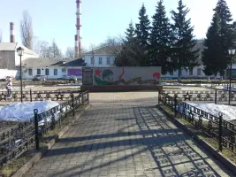 Мемориальная стена в честь работников завода