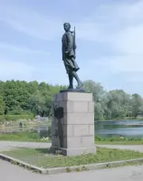 Памятник Зое Космодемьянской в Московском парке Победы Санкт-Петербурга