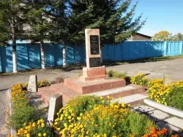 Памятник выпускникам Екатеринославской школы, погибшим на фронтах Великой Отечественной войны