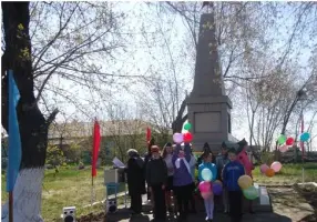 Памятник погибшим односельчанам в годы Великой Отечественной войны села Красного Чановского района Новосибирской области