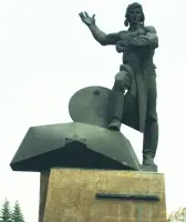 Памятник Добровольцам-танкистам