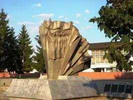 Мемориальный комплекс "Братская могила 483 советских воинов"
