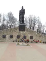 Мемориальный комплекс - монумент советского воина, аллея Героев Советского Союза, танк Т-34, памятник павшим
