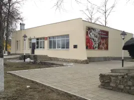 Мемориальный комплекс - монумент советского воина, аллея Героев Советского Союза, танк Т-34, памятник павшим, фотография 2