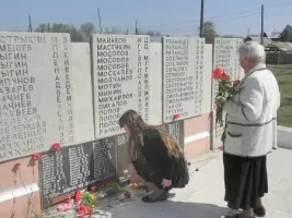 Памятник погибшим в годы войны 1941-1945гг в селе Кутуши, Курманаевского района, Оренбургской области, фотография 3