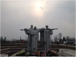 Памятник погибшим воинам "Никто не забыт, ничто не забыто"