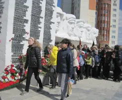 Памятник рабочим и служащим завода имени Ф.Э. Дзержинского, погибшим в годы Великой Отечественной войны, фотография 3