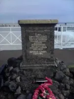 Памятник Петергофскому десанту