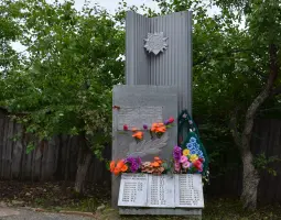 Обелиск и поклонно-памятное место в деревне Воронино Режевского района