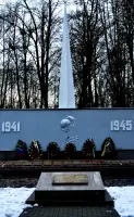 Мемориальный комплекс на братской могиле советских воинов, погибших в апреле 1945 года