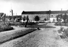 Памятник в Комсомольском сквере,