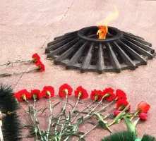 Памятник в Комсомольском сквере,, фотография 2