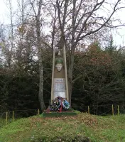 Братская могила в деревне Синятино