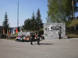 Мемориальный комплекс ветеранам ВОВ в посёлке Вишневогорск Каслинского района Челябинской области, фотография 4