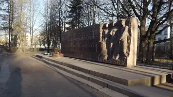 Памятник политехникам в Санкт-Петербурге