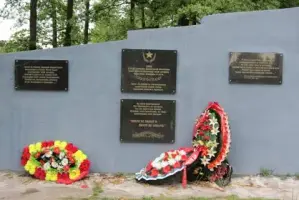 Памятник на месте расстрела совестких граждан