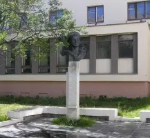 Дом детского творчества имени Саши Ковалёва и памятник юнге Северного флота