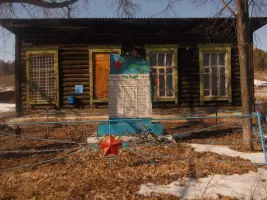 Памятный знак Великой Отечественной войны в поселке Верхний Айск, фотография 2