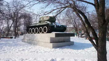 Памятник танковой колонне "Приморский комсомолец"