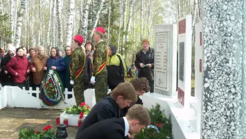 Братская могила погибших в эвакогоспитале № 2567 города Верещагино во время ВОВ 1941-1945 годах, фотография 2