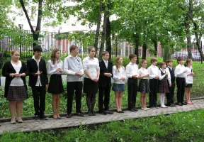 Памятник ученикам школы выпуска 1941 года, погибшим на фронтах Великой Отечественной войны 1941-1945 гг, фотография 4