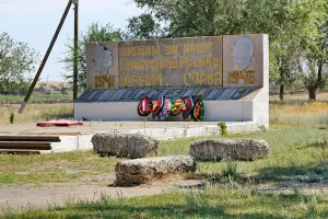 Стела памяти воинам-землякам ВОВ - село Большое Ремнтное Ремонтненского района Ростовской области, фотография 3